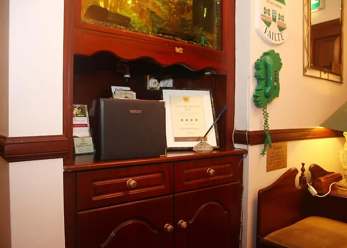 Bed & Breakfast The White House 4*